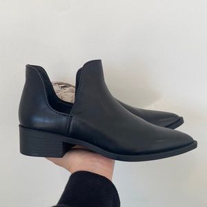 Steve Madden Pointed toe booties size 6.5